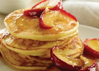 Recettes Québec - Ricotta and caramelized apple pancakes