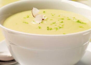 Coconut Curry Cream of Cauliflower